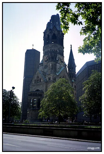 허름하고 음산한 골목과 웅장한 박물관섬의 대비 Berlin D+17, 18
