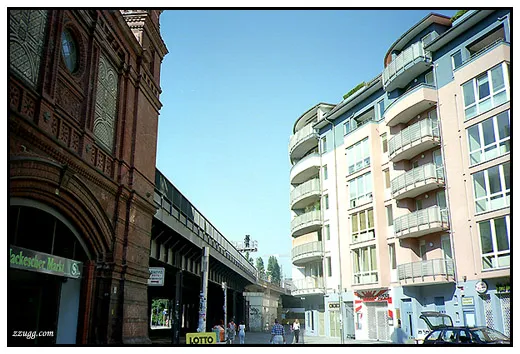 허름하고 음산한 골목과 웅장한 박물관섬의 대비 Berlin D+17, 18