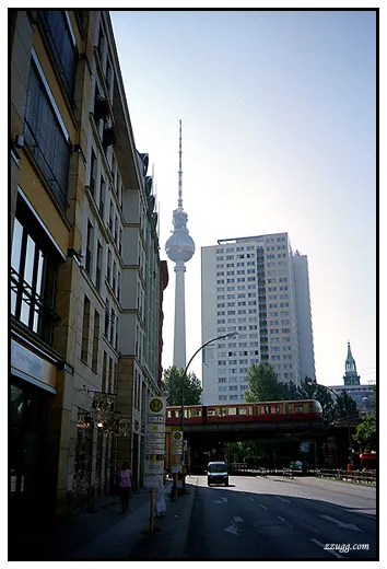 허름하고 음산한 골목과 웅장한 박물관섬의 대비 Berlin D+17, 18