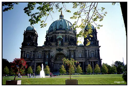 허름하고 음산한 골목과 웅장한 박물관섬의 대비 Berlin D+17, 18