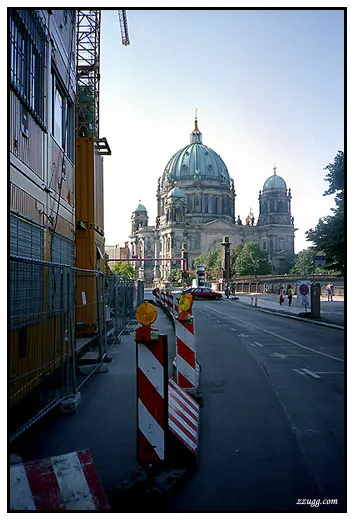 허름하고 음산한 골목과 웅장한 박물관섬의 대비 Berlin D+17, 18